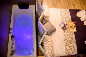 Perfectly located jacuzzi Apt